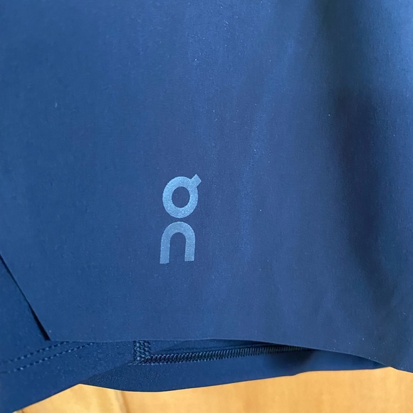 ON Running Shorts Women’s size XL Black - Picture 5 of 6